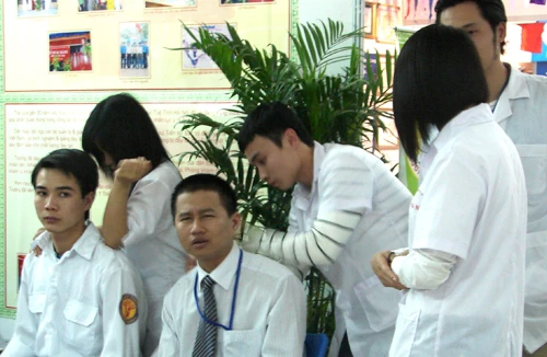 Lo chất lượng bác sĩ tương lai