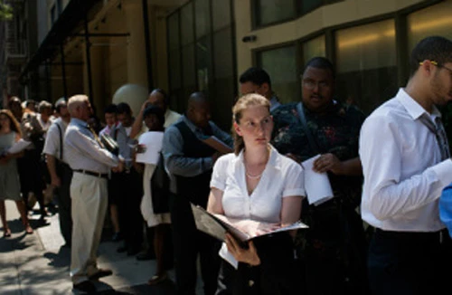 “Tránh vách đá tài chính” 