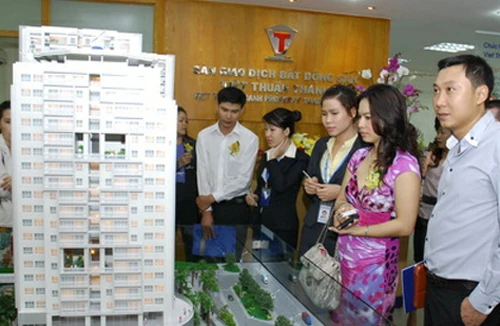 Vay tiền mua nhà lãi suất thấp, người vay dễ sập bẫy 