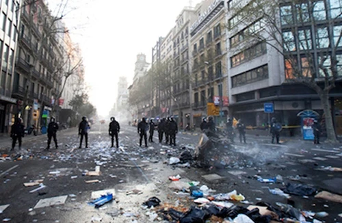 Thế giới mong manh hơn 