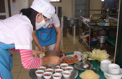 Bữa ăn bán trú thiếu chuẩn 