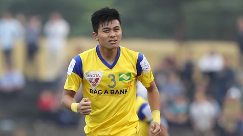 Hùng "xà ngang" có thể nghỉ hết mùa vì đứt dây chằng gối