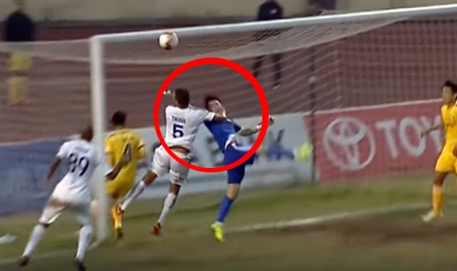 Trọng tài gián tiếp giúp Quảng Nam thắng ngược SLNA 4-2