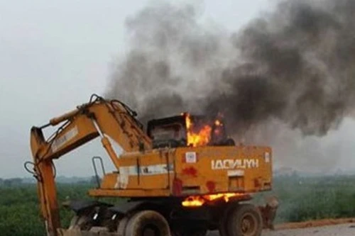 Thuê người đốt máy xúc vì cay cú trượt thầu