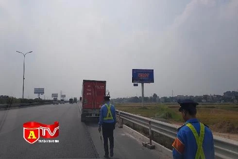 Xử lý xe dừng, đỗ trên đường tiềm ẩn tai nạn giao thông