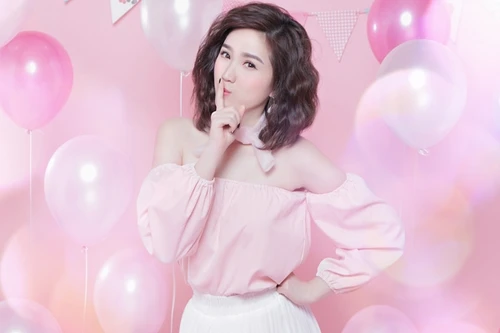 Bảo Thy tung hình ảnh ngọt ngào với sắc hồng mừng sinh nhật 