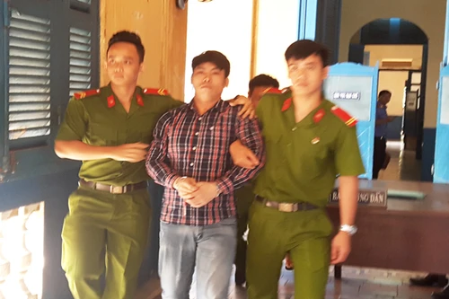 Cậu đâm chết người vì tức cháu gái còn nhỏ bị dụ dỗ có thai