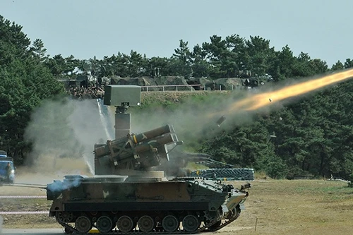 Hàn Quốc tập trận với tên lửa đất đối không tự sản xuất