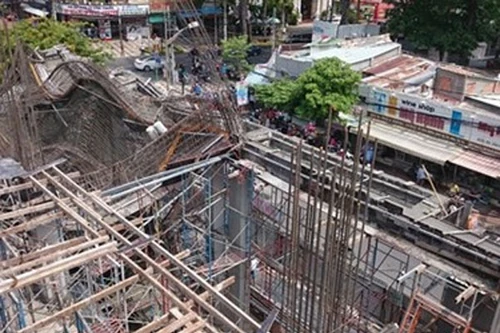 Sập giàn giáo, 2 người chết thảm