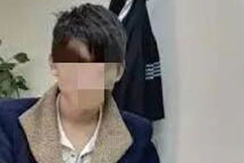 Thiếu niên Trung Quốc đi lậu vé tới Dubai để ăn xin