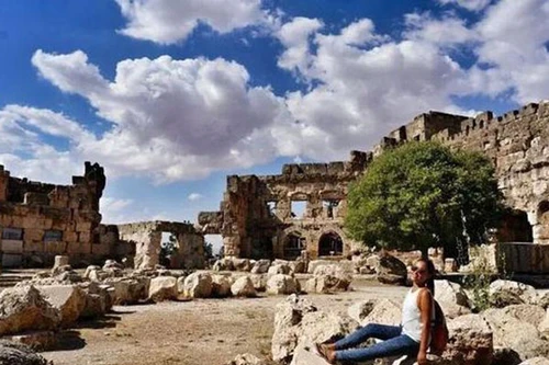 Cuộc phiêu lưu mạo hiểm của cô gái trẻ