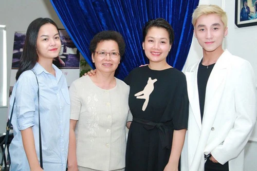 Sơn Tùng M-TP hát trong đêm giỗ đầu nhạc sĩ An Thuyên