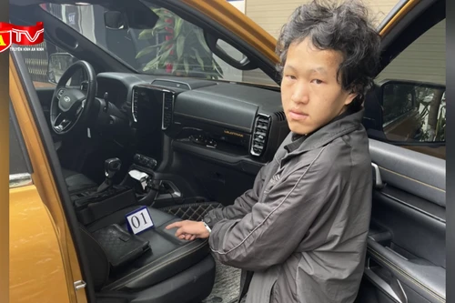 Trộm gần 400 triệu đồng trong cốp xe ô tô về chia cho người thân và bạn bè 