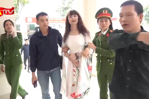 Bắt nữ giám đốc doanh nghiệp "bảo kê" xe vi phạm giao thông