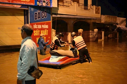 Hàng nghìn căn nhà tại tỉnh Lâm Đồng chìm trong nước lũ