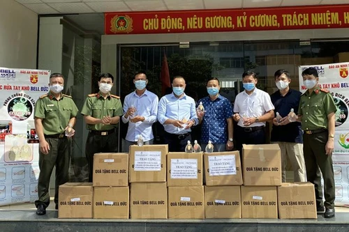 Chung tay cùng lực lượng tuyến đầu phòng chống dịch Covid -19