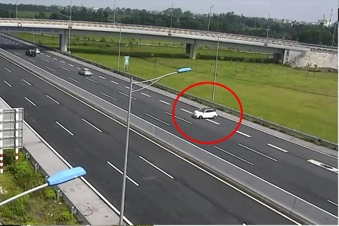 Nữ lái xe chạy ngược chiều cao tốc Hà Nội – Hải Phòng bị phạt 7,5 triệu đồng