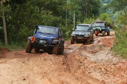 Đua xe địa hình, chinh phục đỉnh Tây Côn Lĩnh