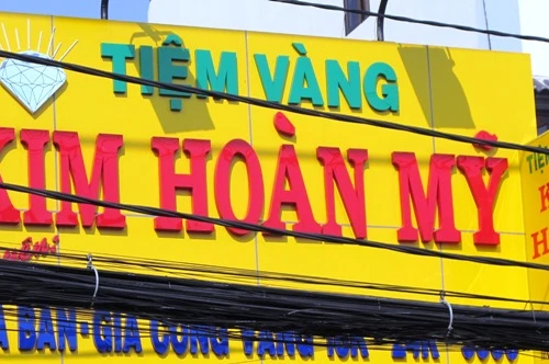 Bắt đối tượng cầm dao, cướp tiệm vàng giữa ban ngày