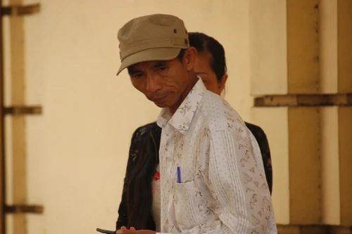 Chủ tịch xã lạm quyền "vẽ" thêm đường vào sát đất nhà mình