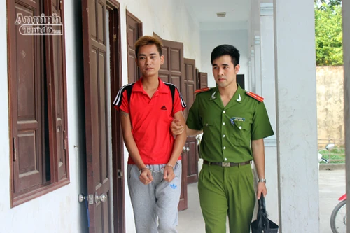 Cho lái xe nhậu “thả ga” rồi lấy cắp taxi phóng đi thăm bạn gái