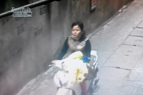 Mẹ dắt con nhỏ trà trộn vào đám cưới “khoắng” sạch tiền vàng