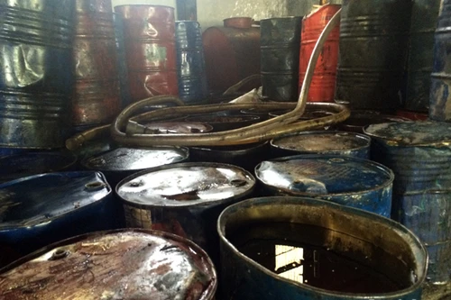 “Đột kích” 2 cơ sở kinh doanh mỡ động vật không rõ nguồn gốc