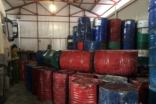 Có gì bên trong cơ sở kinh doanh mỡ động vật không rõ nguồn gốc?