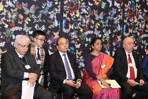 Thủ tướng giới thiệu về bức tranh kinh tế tươi sáng của Việt Nam tại Davos