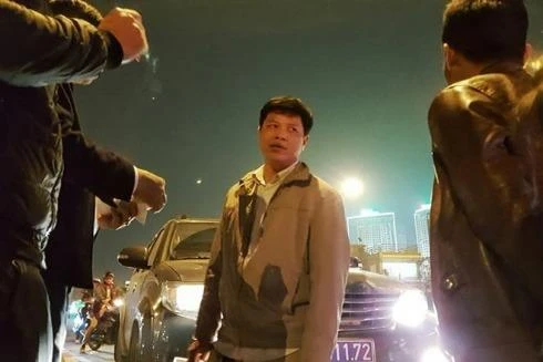 Audio 26-1-2017: Tài xế xe biển xanh tát CSCĐ bị đuổi việc