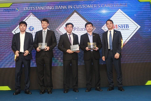 Khách hàng sử dụng thẻ ATM của TPBank năng động nhất mạng lưới Napas