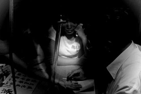 Thầy bói "kỳ tài" suýt chối bỏ con trai ruột vì người vợ lẳng lơ