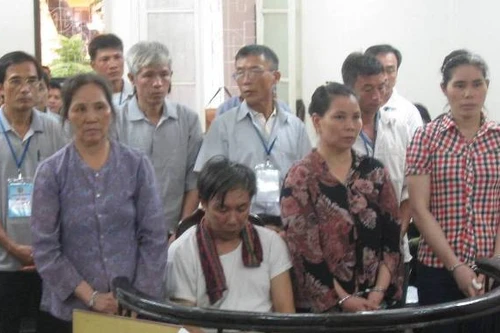 Phần lớn bị cáo trong vụ án "nấu cháo" tại UBND xã đều được giảm án