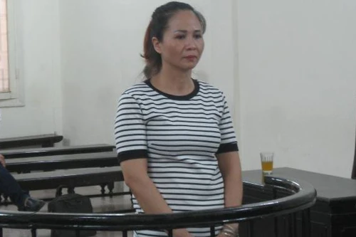 Quý bà đỏm dáng lĩnh án vì "vượt mặt" chồng buôn gian