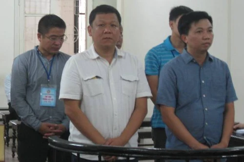 Tạo dựng và phong tỏa chứng khoán khống chiếm đoạt gần 300 tỷ đồng