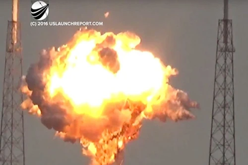 Khoảnh khắc tên lửa Falcon - 9 nổ tung, phá hủy vệ tinh 200 triệu USD 