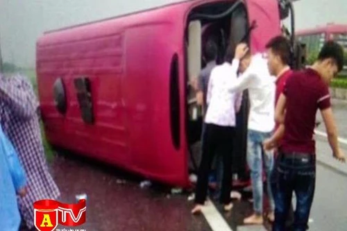 Xác định nguyên nhân vụ lật xe trên đường cao tốc Pháp Vân – Cầu Giẽ 