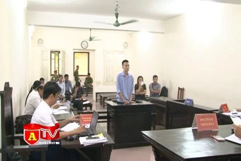 Giả danh giảng viên đại học để lừa làm chứng chỉ giả