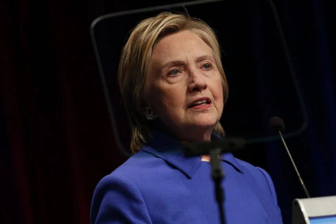 Bà Hillary Clinton khuyến khích người Mỹ tin tưởng vào chính phủ