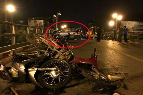 Đâm người nằm la liệt trên cầu vượt Chùa Bộc, lái xe taxi hoảng loạn nhảy cầu