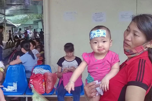 Nắng nóng, người già, trẻ nhỏ ồ ạt nhập viện