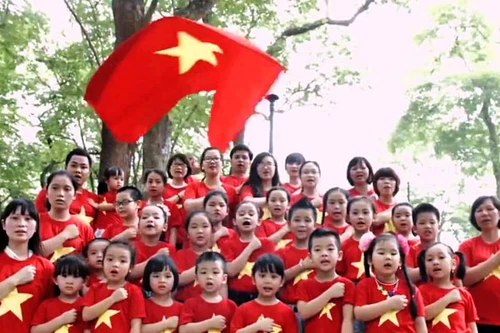 Hát Quốc ca từ sâu thẳm trái tim mình