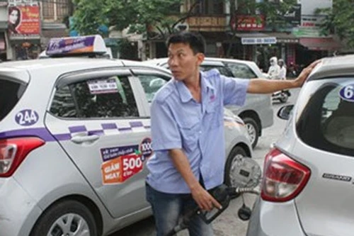 “Ăn theo” giá xăng dầu