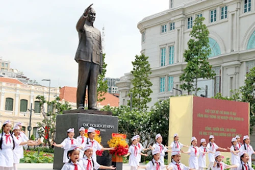 Hun đúc lòng yêu nước, thương dân, tin Đảng