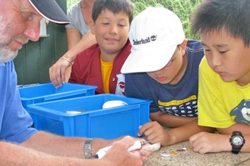 Bỏ hàng chục triệu đồng cho con đi “Tây” học hè 