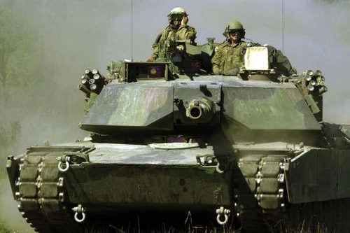 Mỹ đã đưa các xe quân sự hạng nặng tới nước láng giềng sát Nga