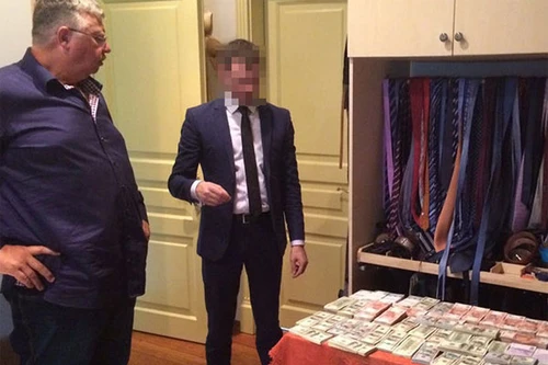 Cuộc sống xa hoa của Giám đốc Cơ quan Hải quan Nga