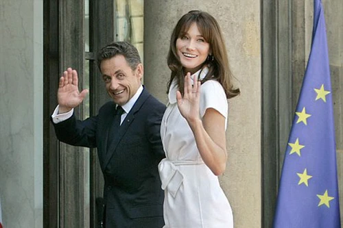 Một chính khách đa tình muốn trở lại ghế Tổng thống Pháp