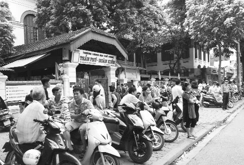 Siết chặt việc dạy thêm và phân ban chia lớp