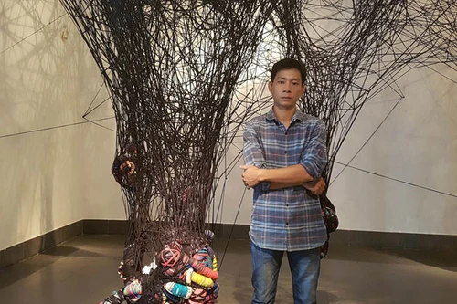 "Anh giáo làng" và cuộc chơi của sợi